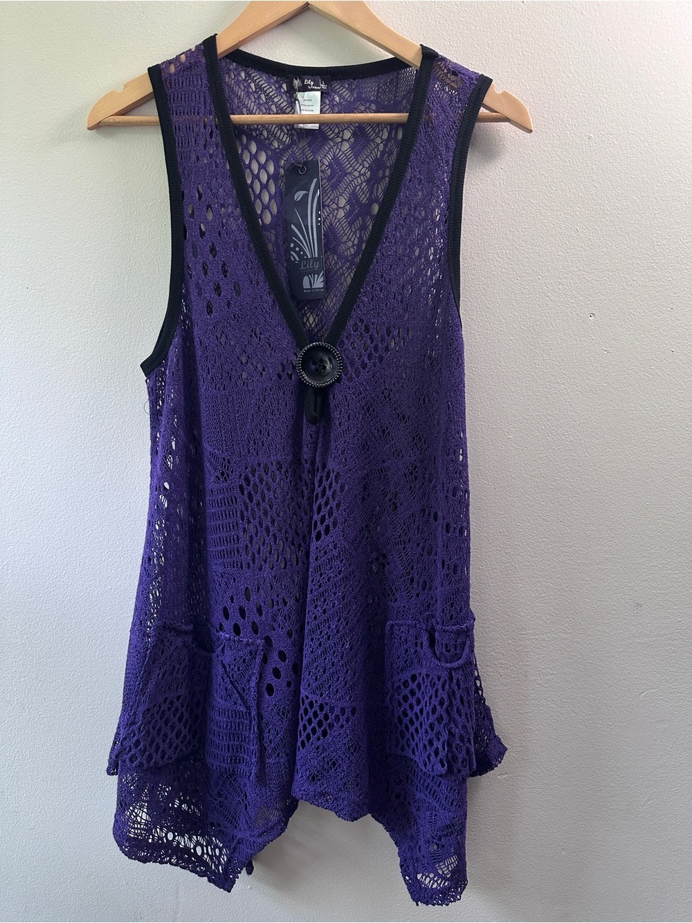 Lily by Fireana Purple Crochet Knit Vest Single Button Sharkbite Hem Large NWT